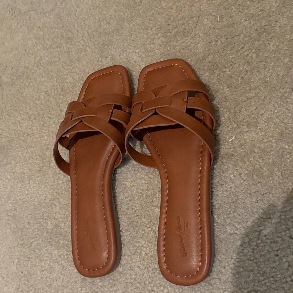Universal Thread Target Brown Sandals Slides 6.5 Edna Memory Foam